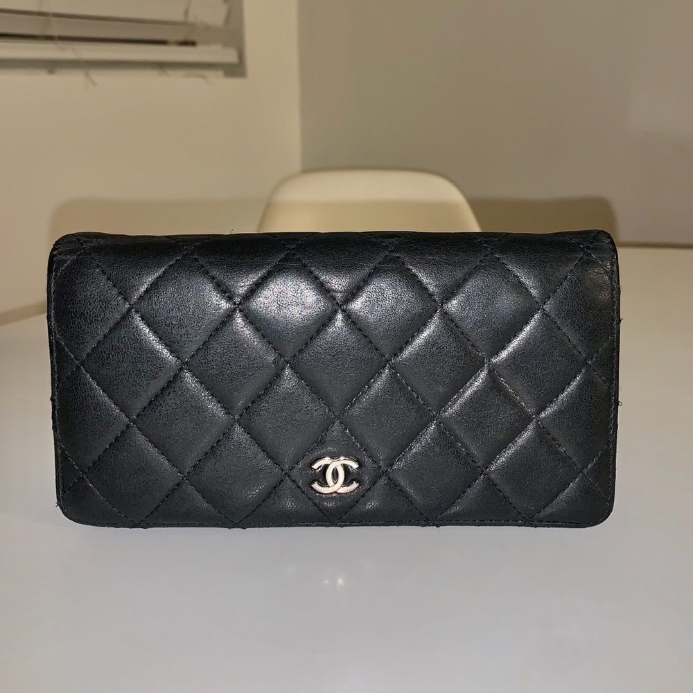 🔴SOLD🔴Chanel Lambskin Yen wallet